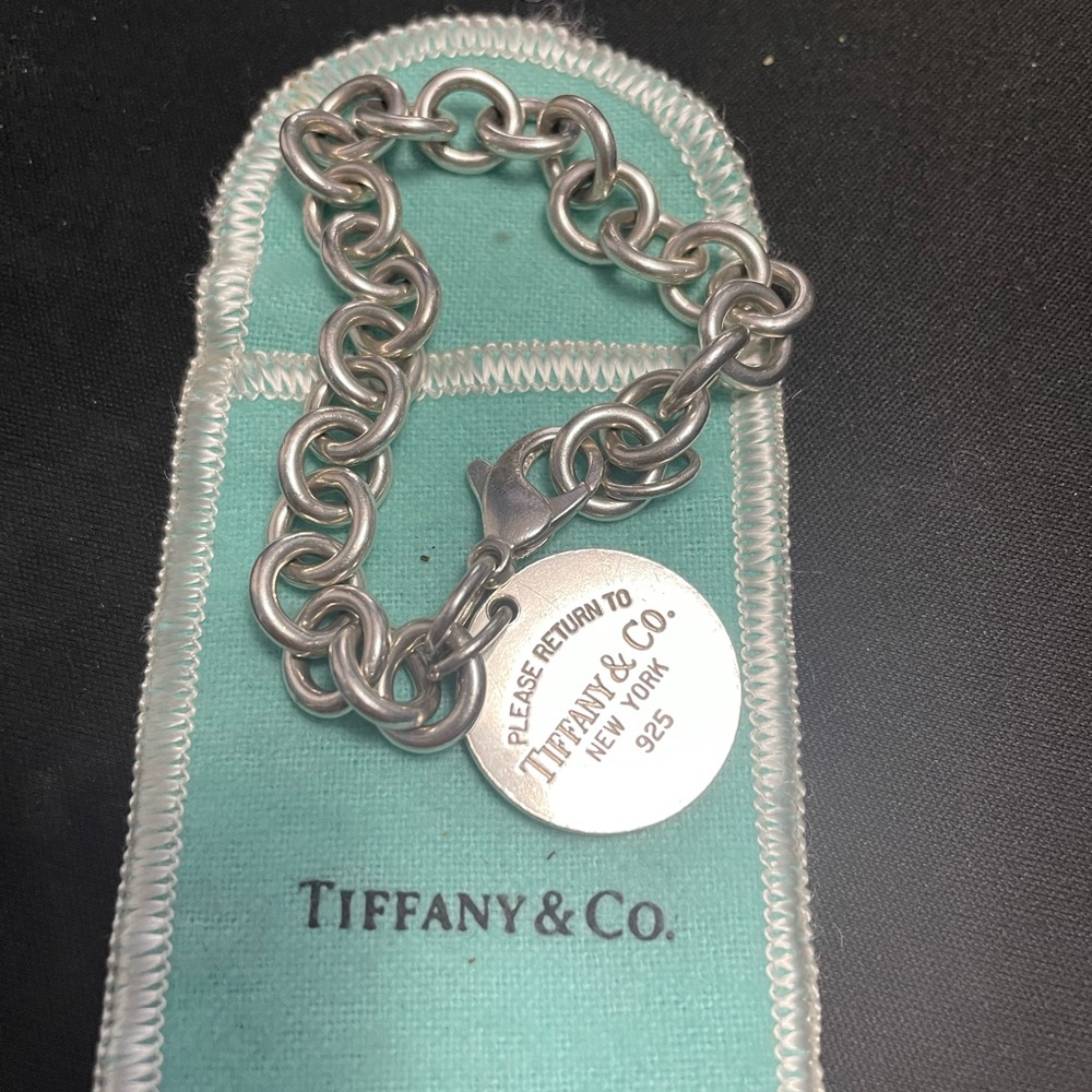 Tiffany & Co round bracelet with bag
